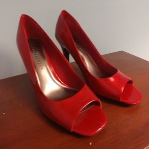 Red peep toe heels! 👠👠